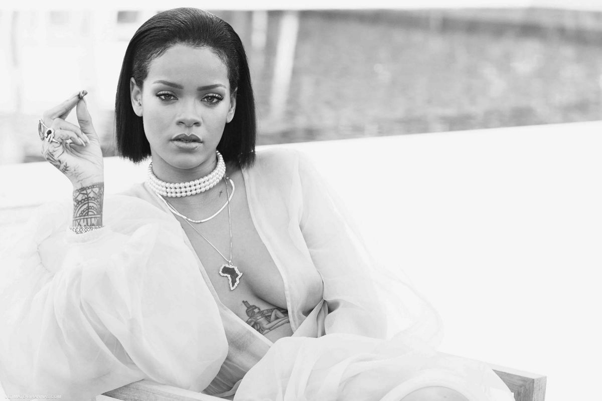 Rihanna Promociona Su Nueva Línea De Lencería Hei Musica